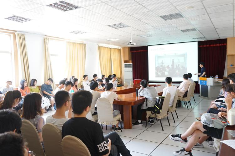 7月4日下午,计算机科学技术学院教师张天宇在博知楼510会议室为我院